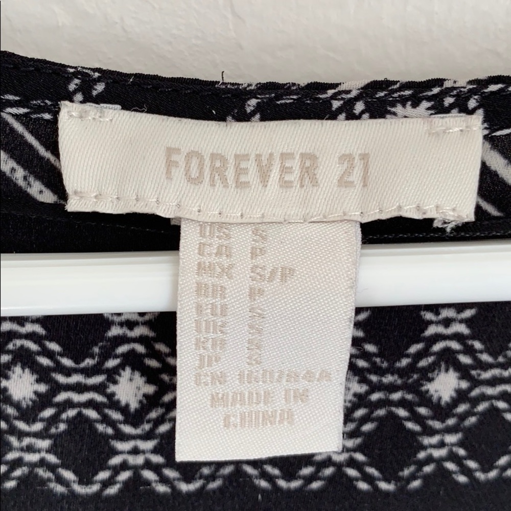 Black-and-white beach coverup kimono (Forever 21) - Picture 2 of 3